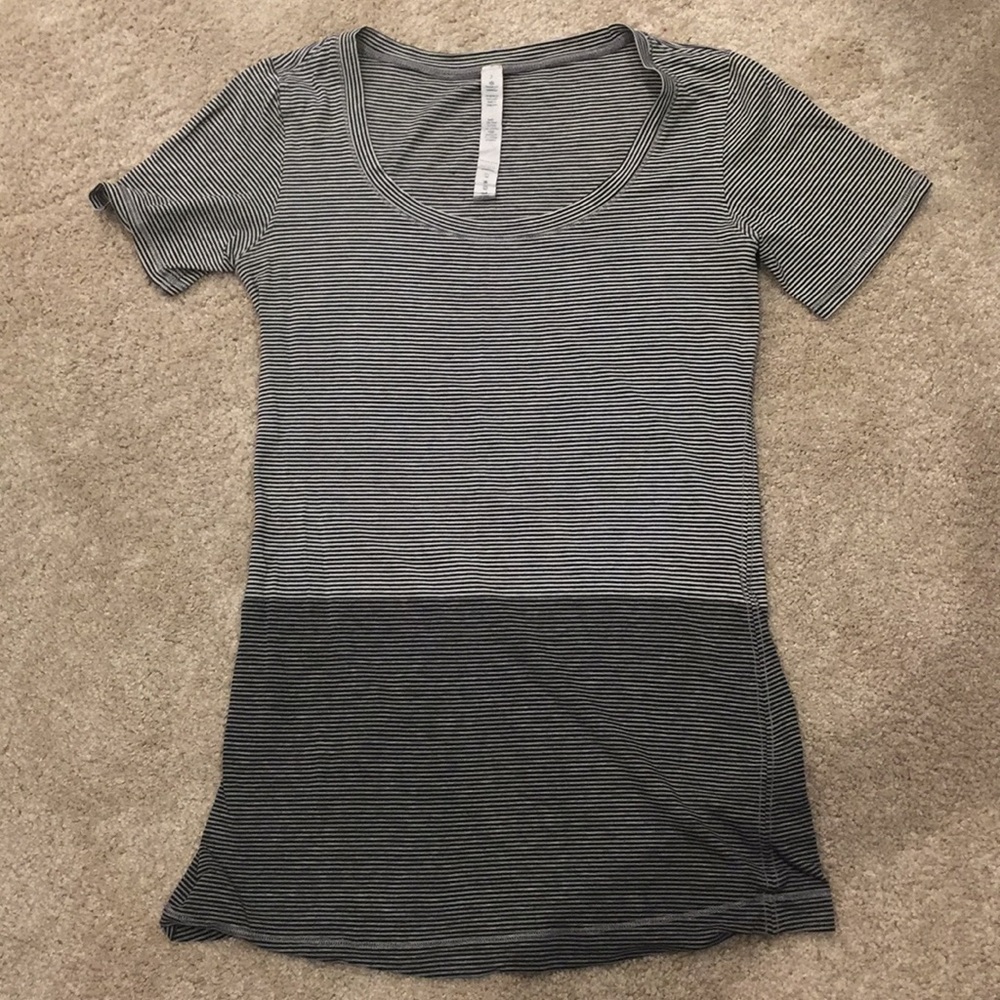 Lululemon tee shirt